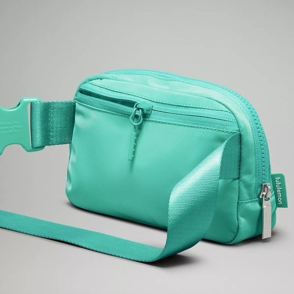 Lululemon Everywhere Belt Bag Paradise Green Crossbody Bag Fanny Pack Nwt - Picture 3 of 7